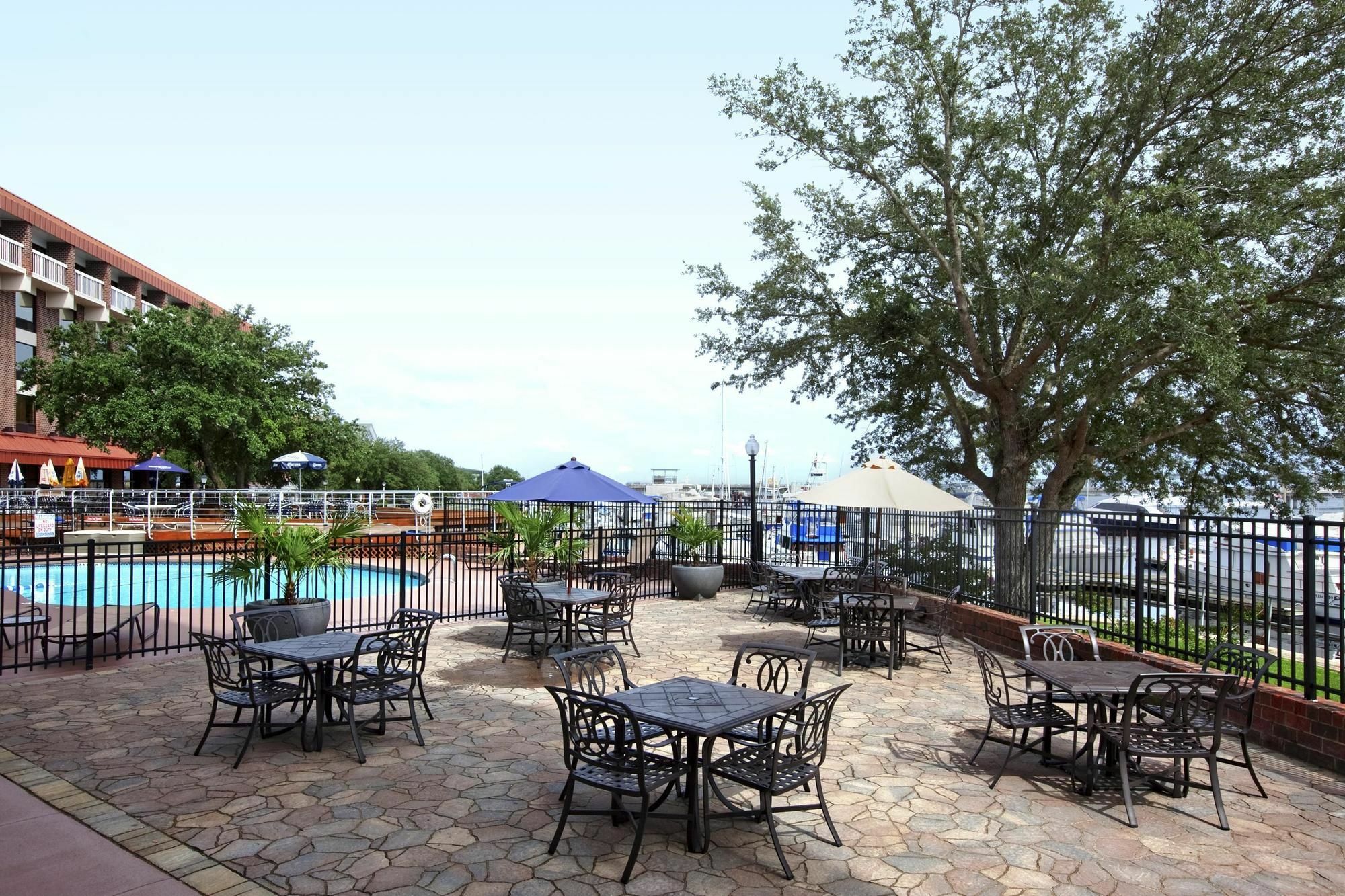 Doubletree By Hilton New Bern - Riverfront Ресторан фото